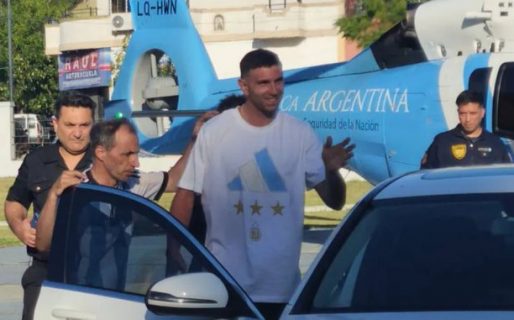 El Dibu Martínez aterrizó con un helicóptero en un hospital y sorprendió a los médicos