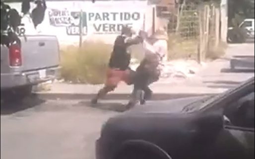 Le dio monedas falsas a un ciego y «recuperó» la vista milagrosamente para increparlo