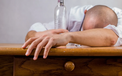 Cómo «limpiar» el cuerpo después de tomar y comer en Año Nuevo