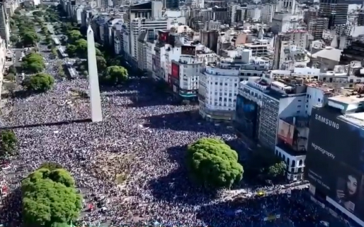 Obelisco colapsado desde temprano a la espera de la llegada de la selección