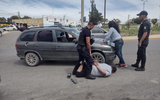 Entró armado a un local, apuntó a los clientes y terminó detenido