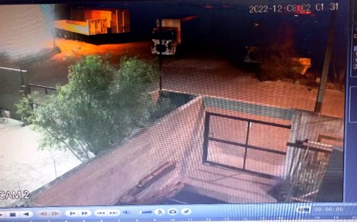 Ingresaron al predio de una empresa y se alzaron con varias cubiertas de auxilio