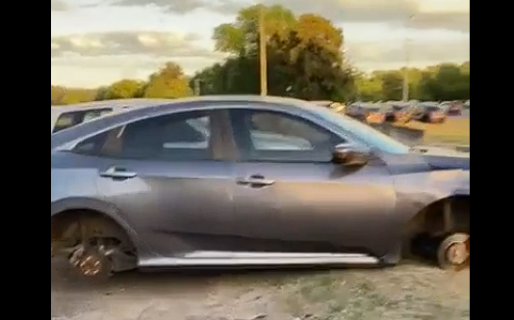 Esperaban a la selección muy emocionados y les robaron las cubiertas