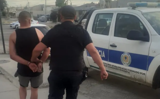 Golpeó a su novia hasta dejarla sangrando y fue detenido por la policía