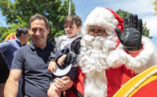 Luque acompañó el recorrido de Papa Noel y saludó a las familias por la Navidad