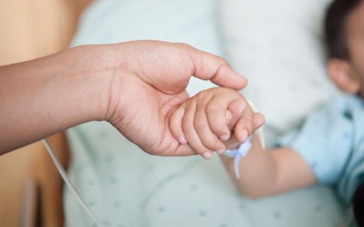 Su hijo tiene leucemia y viajaron a Comodoro para que empiece con el tratamiento: “No tenemos donde vivir”