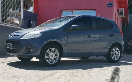 Dejó un auto estacionado afuera de su local para la venta y se lo robaron
