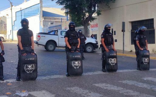 Hubo incidentes en el centro con heridos y represión subiendo la Rivadavia