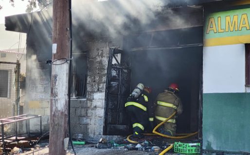 Pérdidas totales en un incendio de dos viviendas y un negocio
