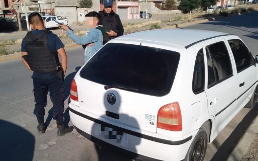 Manejaba en estado de ebriedad, realizaba maniobras peligrosas y le secuestraron el auto