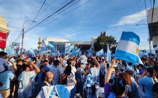Comodoro festeja un nuevo triunfo de la Selección y el pase a la final del Mundial