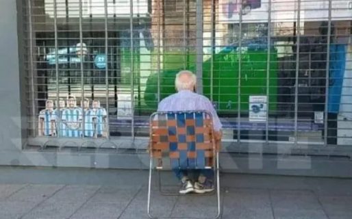 Paraná: abuelo miró el triunfo de Argentina en una vidriera
