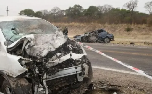 Una familia iba a pasar las fiestas a Jujuy y se les cruzó un camión de frente que desató una tragedia