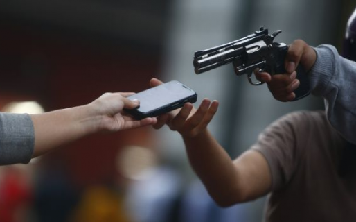 Violento asalto a mano armada a un estudiante en Km3