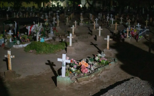 Entró al cementerio a buscar la pelota, lo oyeron gritar y nunca salió
