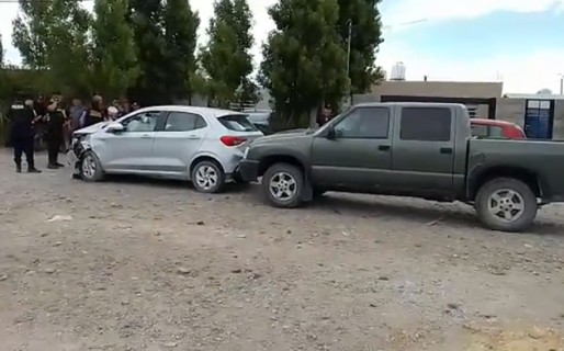 Su esposa protagonizó un accidente, chocó al otro vehículo implicado y quiso agredir al conductor