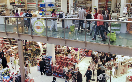 Indumentaria, accesorios, productos para el hogar y belleza: los rubros preferidos para regalar