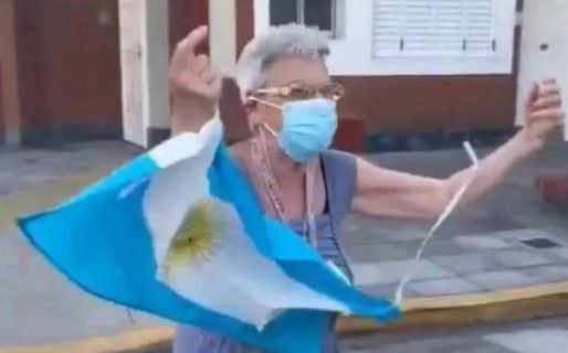 Es jubilada, fanática de Boca y se volvió viral por ser la “abuela” que festeja cada triunfo de Argentina
