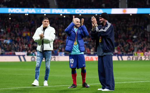 Los hinchas del Atlético de Madrid silbaron a sus jugadores campeones del mundo con Argentina