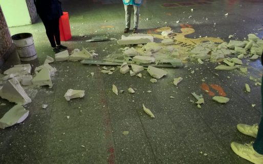 Se cayó parte del techo en un pasillo de la Escuela N° 26