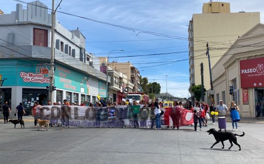 Los padres del jardín N°406 marcharon por las calles céntricas y exigieron avances en la causa