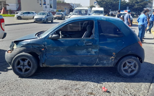 Tres ocupantes de un Ford Ka fueron trasladados al hospital tras un choque