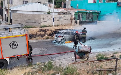 Destrucción total: le robaron el auto y se lo prendieron fuego