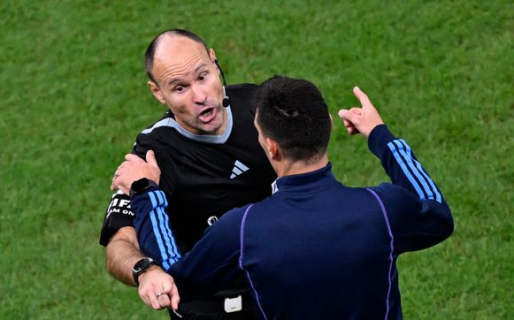 A Mateu Lahoz le dio la cara para responderle a Messi