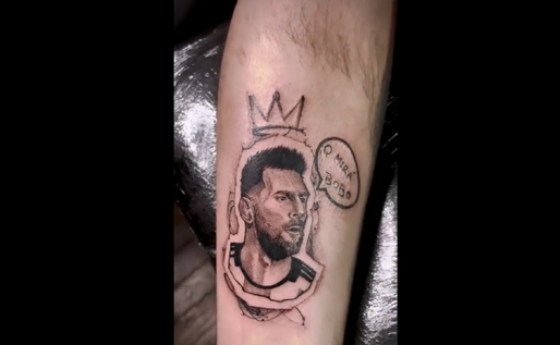 Un hincha argentino se tatuó la frase «¿Qué mirás bobo?» y fue viral