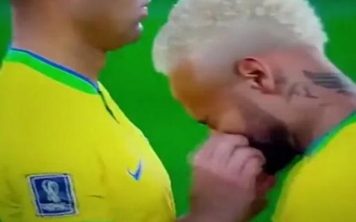 ¿Qué le puso en la nariz? El polémico video de dos jugadores de Brasil