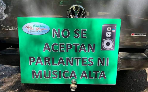 Un municipio prohíbe escuchar música alta en los campings