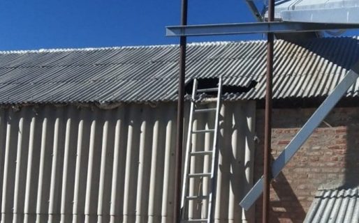 Un pintor se encuentra grave tras caerse de un techo