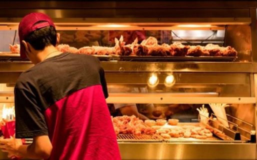Trabajadores de comidas rápidas duplicarán su salario