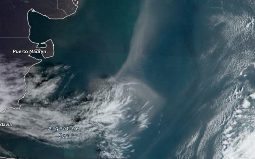 Sequía: Una imagen satelital muestra la nube de polvo proveniente del Colhué Huapi