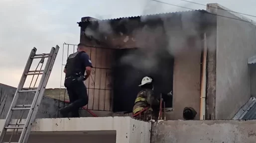 Incendio fatal: Una mujer quedó atrapada en la vivienda y murió