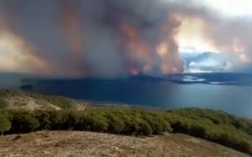 Un incendio forestal interminable: a dos meses de iniciarse no logran apagar las llamas en Tierra del Fuego