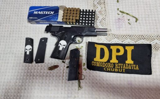 Amenazó a su expareja de muerte, le allanaron la casa y encontraron armas
