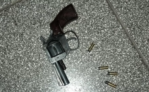 Un hombre quedó detenido luego de una actitud sospechosa: estaba armado y con droga