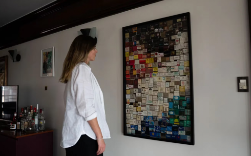 Toda la vida su padre coleccionó cajas de fósforos y cuando él murió encontró la manera justa de homenajearlo