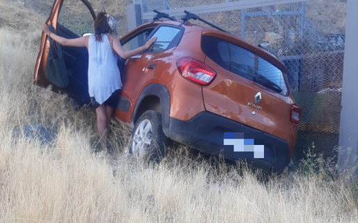 Después de beber salió a manejar y terminó chocando sola