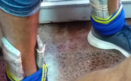 Lo detuvieron por intentar entrar al país con 40 mil dólares escondidos en las medias