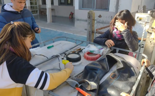 Alumnos de una escuela rural crearon un proyecto ecológico y sueñan con abastecer de gas a todo el pueblo