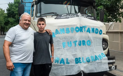 Mariano Gorosito, el camionero solidario que muda gratis a los chicos que van a estudiar a La Plata y a Buenos Aires