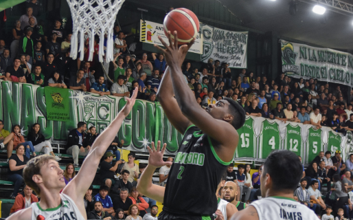 Gimnasia está inspirado y le dio una paliza a Atenas