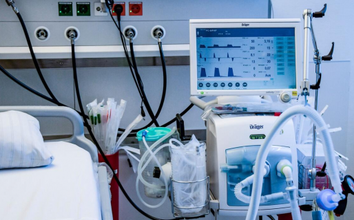 Apagó el respirador de otra paciente porque hacía mucho ruido: la mató