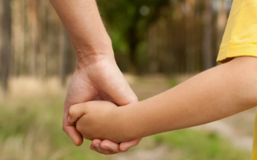 Un nene de 9 años decidió llevar el apellido de su mamá y la Justicia lo autorizó