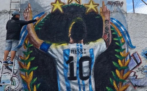 Pintaron un gran mural en homenaje a Messi en el barrio 13 de Diciembre