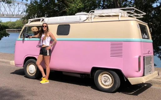 Ofrecerá una recompensa en dólares a quien la ayude a vender su Kombi