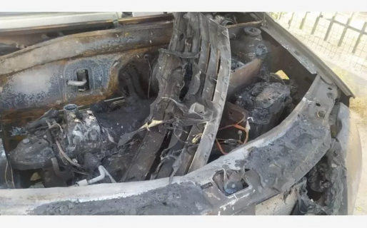 Llevó su auto al taller, lo buscó y a las pocas horas se le prendió fuego