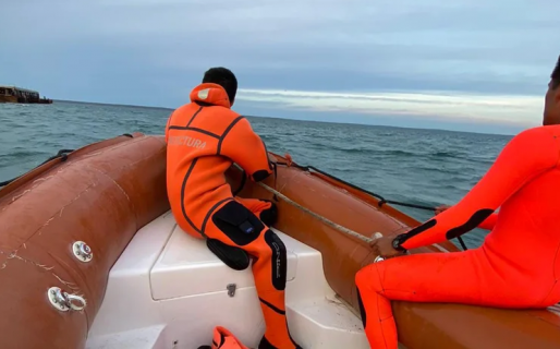 Rescataron a una pareja con hipotermia: estaban a la deriva en medio de fuertes vientos